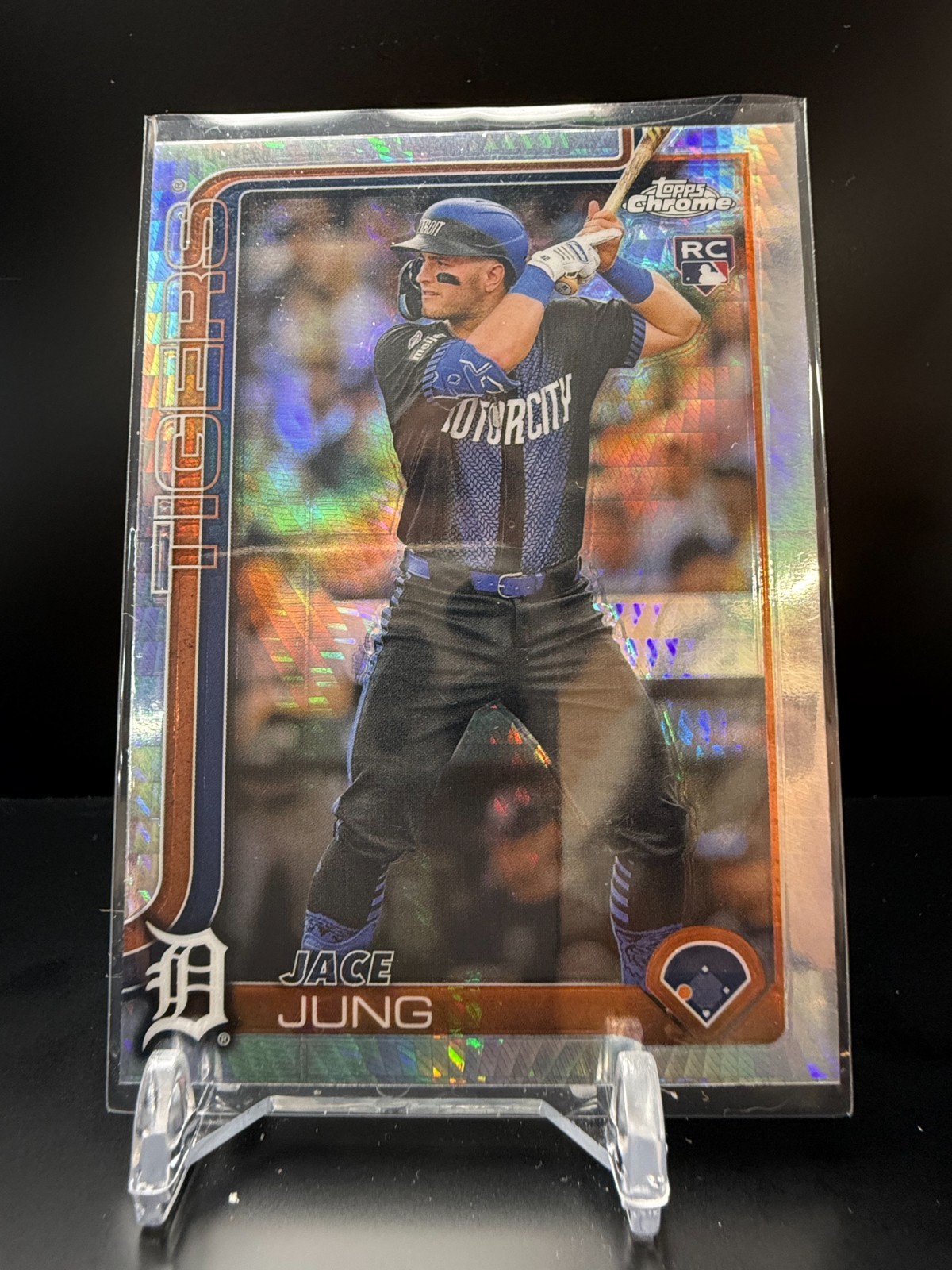 CZA578 - 2025 Topps Chrome - Jace Jung #225 Prism Refractor (RC)