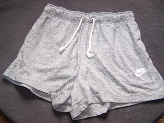 Nike Shorts Sport Gr. S grau meliert ohne alle Etiketten aus Shirt Stoff