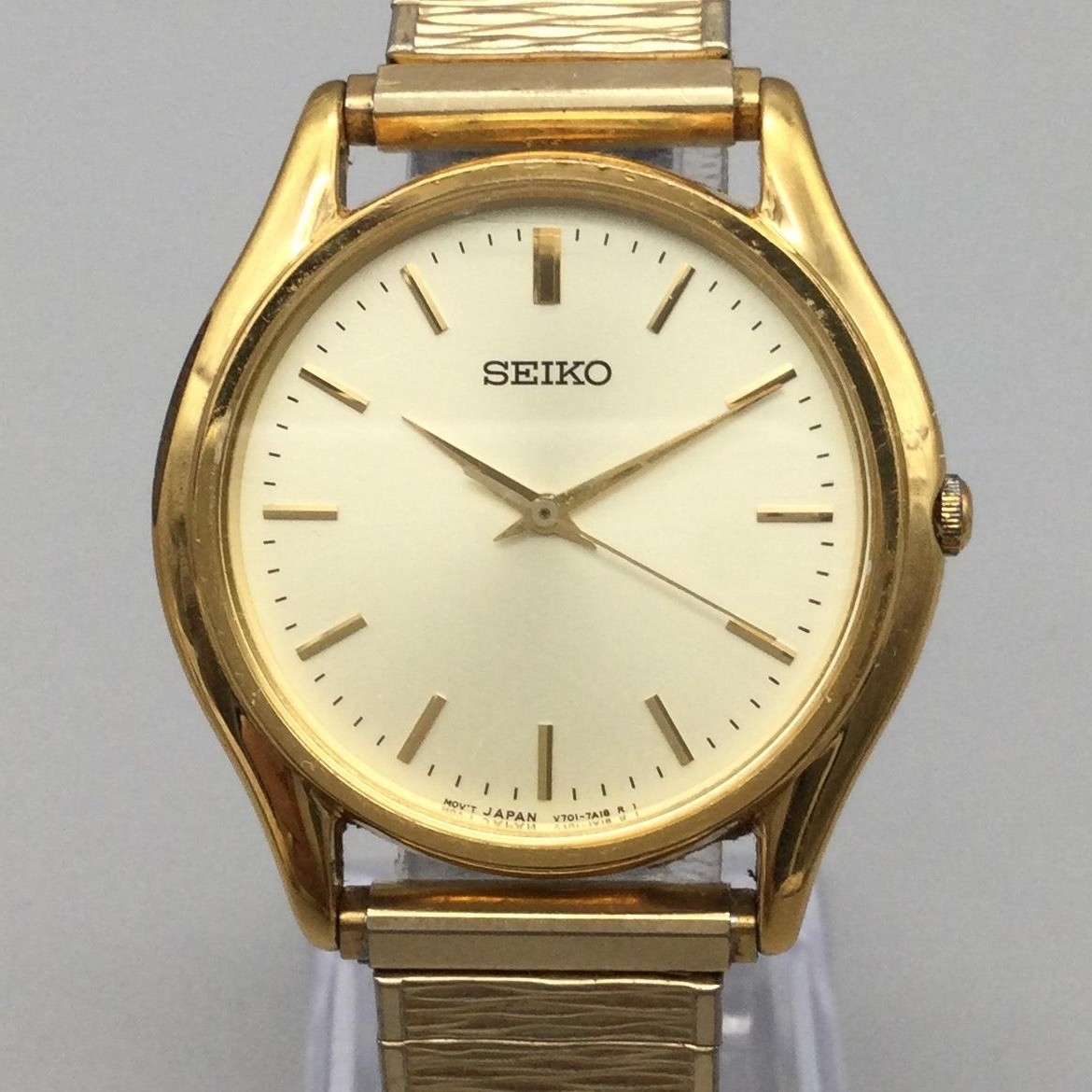 Vintage Seiko Mens Watch 34mm Gold Tone Stretch Band V701-7A29 New