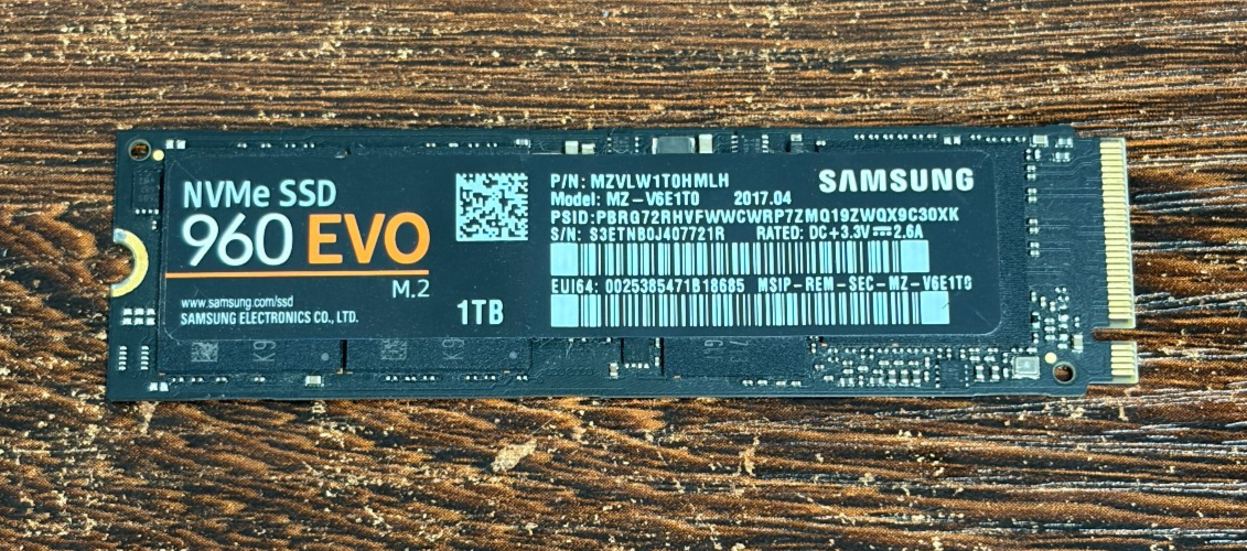 Samsung 960 EVO NVMe SSD m.2 1TB Internal Storage - Excellent