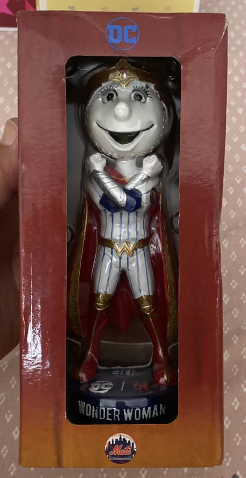 Bobblehead Mrs Met as Wonder Woman - NUEVO - Sorteo Estadio 2021 Foto 2 de 4