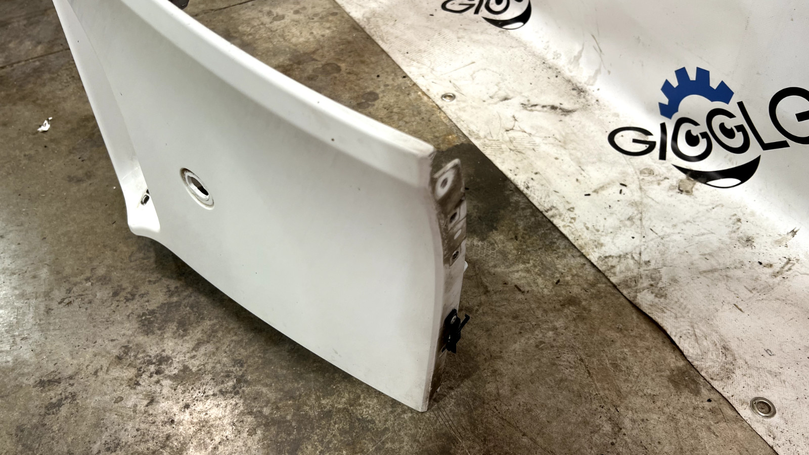 2006-2016 ASTON MARTIN VANTAGE V8/V12 RIGHT FRONT FENDER USED OEM