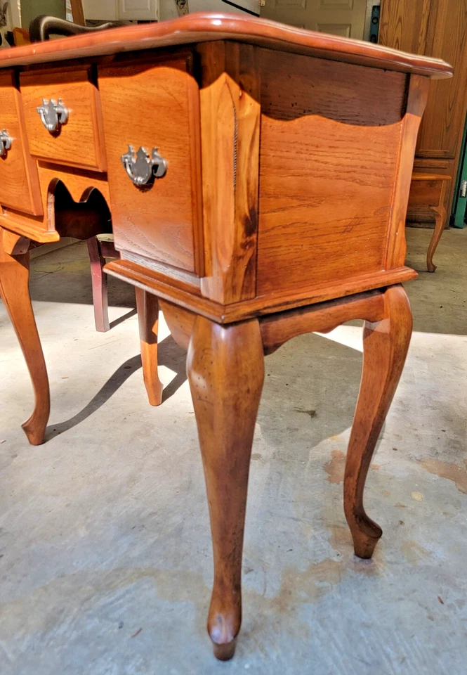 Tocador estilo Queen Anne Lowboy tocador escritorio 32w x 16D x 31,5h Foto 2 de 4