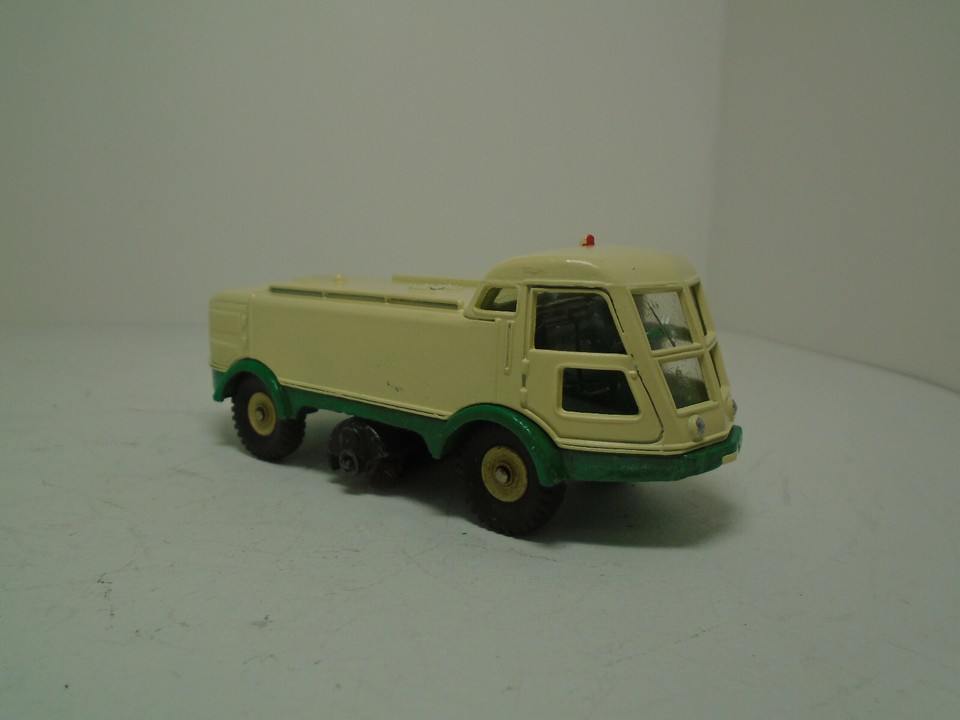 Dinky Toys N°596 - Camion LMV Balayeuse Arroseuse - Très Bon état (sans Boîte)