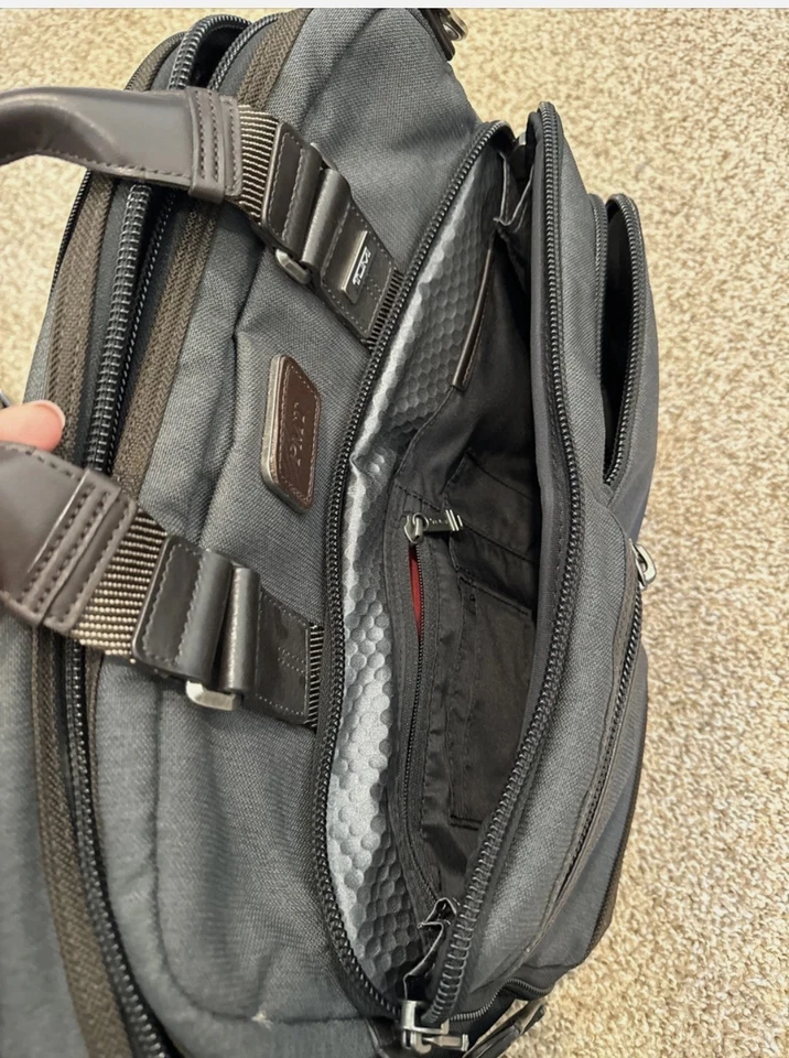 *TUMI ALPHA BRAVO ANDERSON SLIM* excelente estado, gris/marrón/bolso de cuero para computadora portátil Foto 4 de 4
