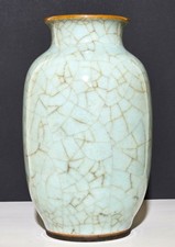 Antique Qing Dynasty Chinese Crackle Glaze Celadon Porcelain Vase