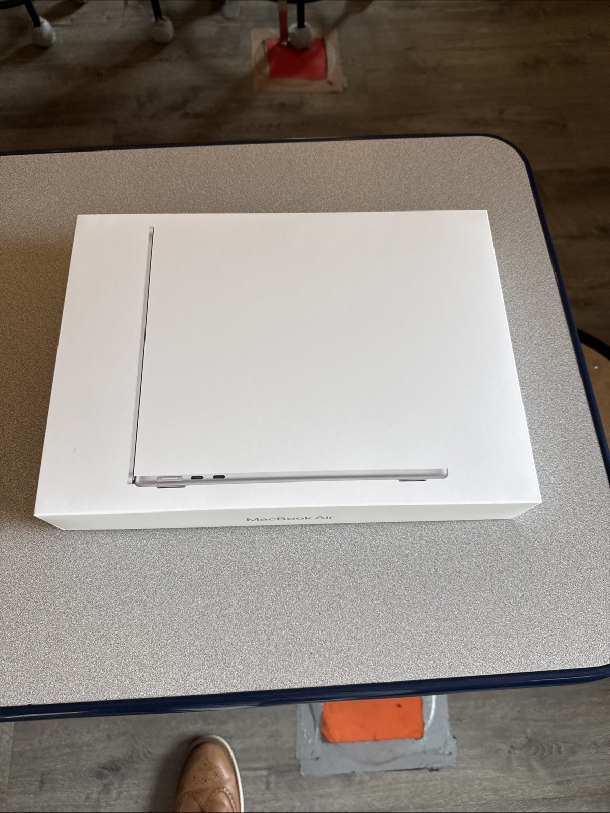 MacBook Air 13 pollici scatola vuota aperta per chip M5 grigio siderale