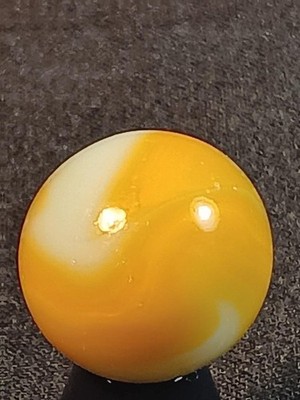 9/16'' Akro Vitro Heaton Saffron Swirl Old Lace Clear Base NM Serious Marble A701