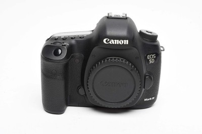 Canon EOS 5D Mark III 22.3MP DSLR body, 2X batts, charger, Only 16K Acts!