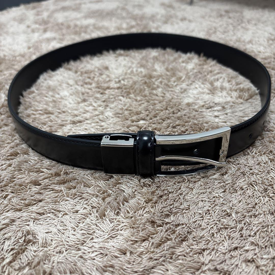 Stylish Black Leather Belt with Sleek Silver Buckle for Men and Women