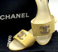 CHANEL Patent Leather Mules Silver CC Logo Butter Yellow Y2K 38 8 Kitten Heel