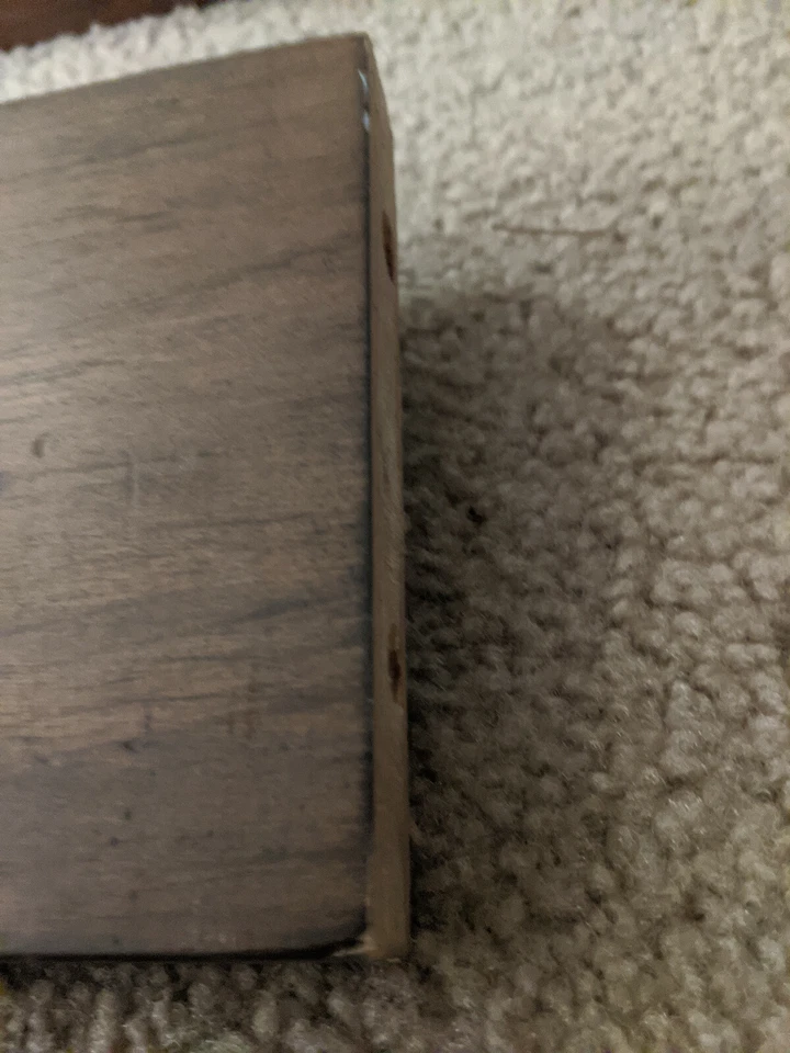 Образец направляющих для кровати Showroom Kincaid, California большого размера с болтами - Изображение 2 из 4