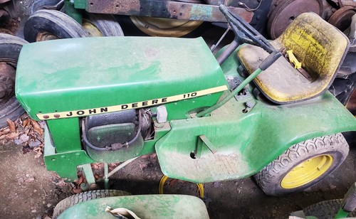John Deere 110 garden tractor - Picture 1 of 3
