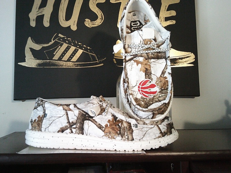 Hey Dudes Shoes Mens Size  11 Realtree Toronto Raptors  Game Day Comfortable
