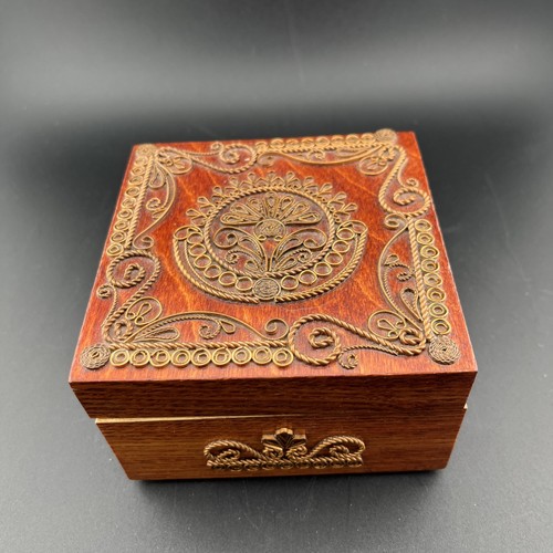 Decorativo russo - legno con disegno rame o bronzo - portagioie - Foto 1 di 9