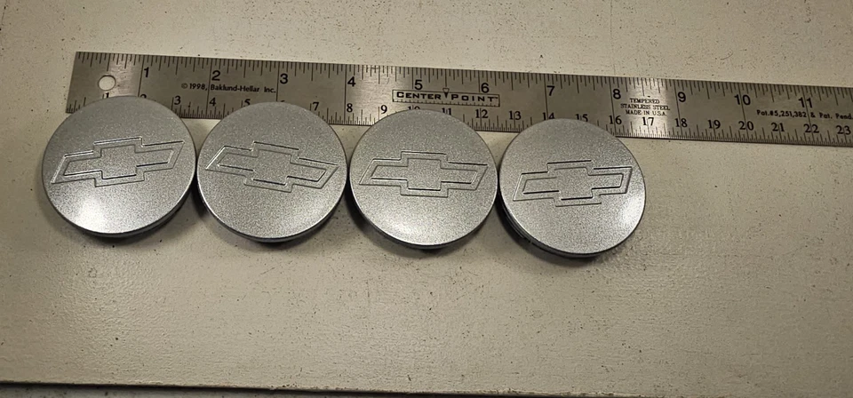 NUEVO Juego de 4 Tapacubos 1995-1999 Chevy Cavalier OEM Tapacubos Pajarita GM Foto 2 de 4