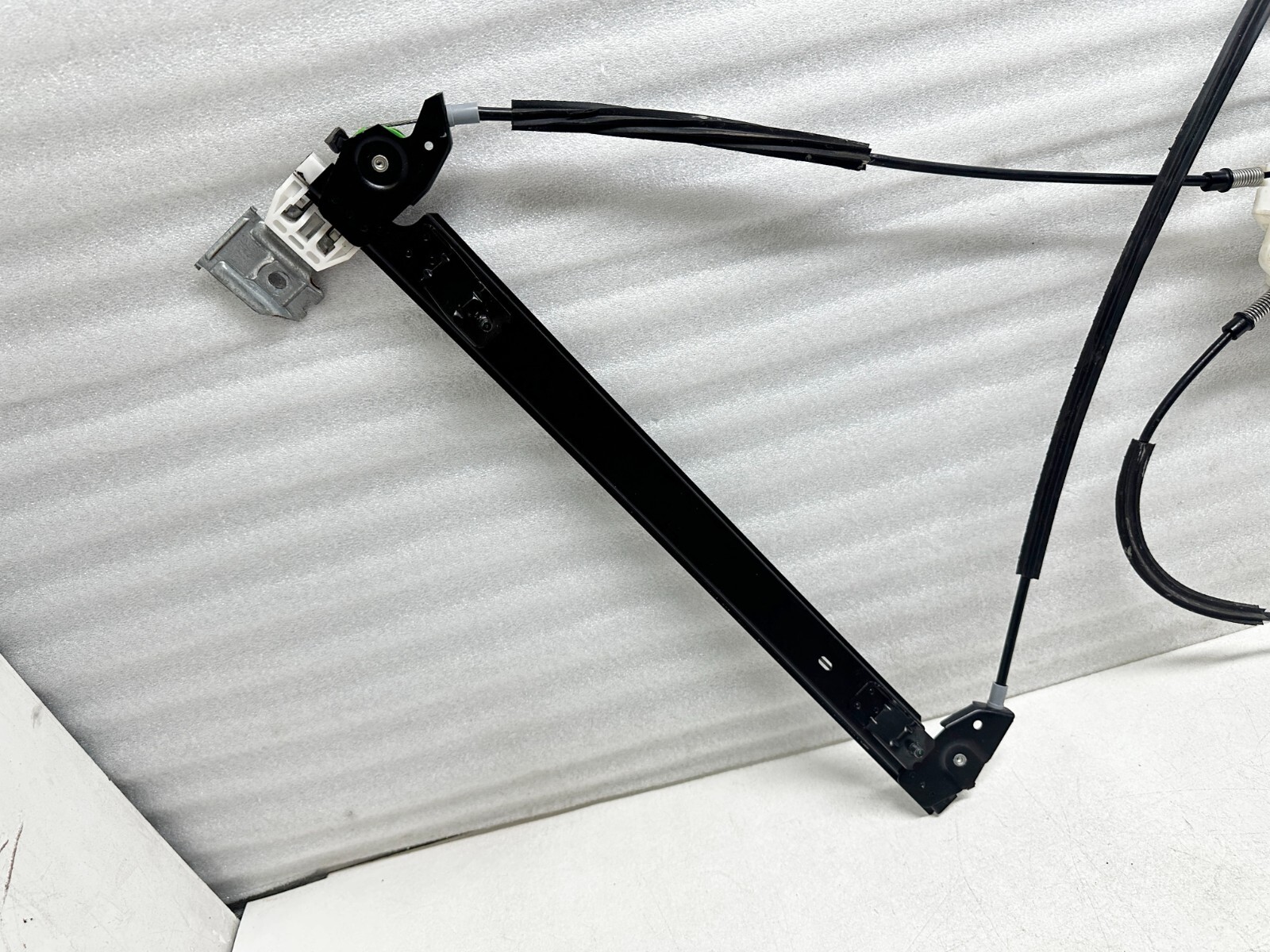 P41032 2003-2012 Maserati Quattroporte M139 Front Window Regulator with Motor LH