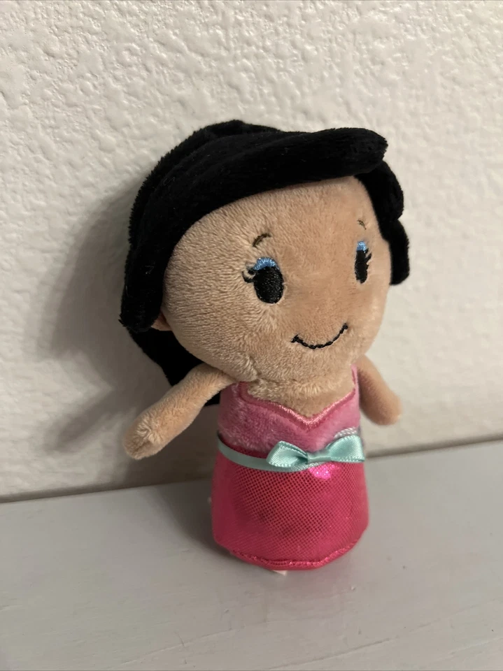 JUGUETE DE PELUCHE BARBIE ASIÁTICA SELLO KITTY BITTYS (USADO) Foto 2 de 4