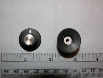 10 Raytheon 227300G30 1/8'' Control Knobs Plastic and Aluminum Core