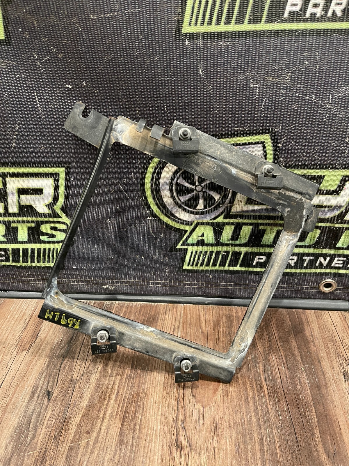 2012 AUDI R8 ECM ECU PCM LEFT LOWER BRACKET MOUNT OEM 420 907 461 B