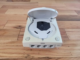 Used ORIGINAL White Dreamcast w/ two controllers and a VMU