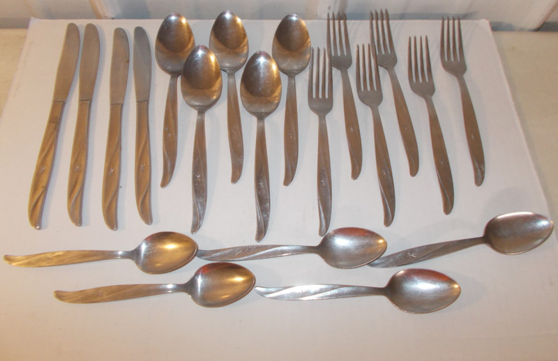 VINTAGE STAINLESS JAPAN ONE SINGLE STAR ATOMIC STARBURST FLATWARE 20 PIECE