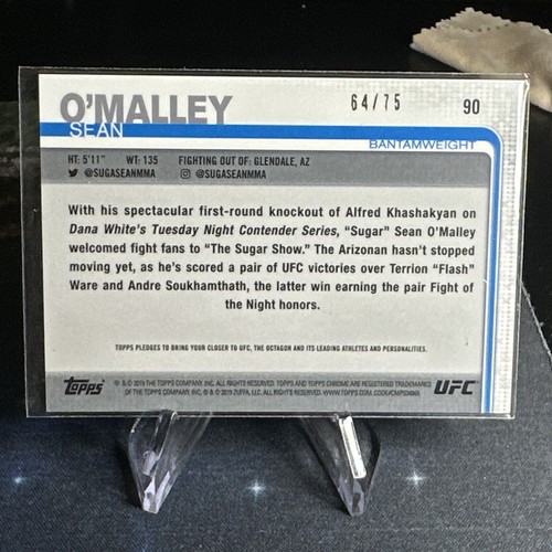 Tarjeta refractor onda azul cromo Topps UFC 2019 Sean O'malley/75 - Imagen 2 de 2