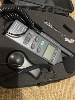 Dezibel dB CEM DT-8820 Digitales Umgebungsmessgerät Schall Temperatur Luftfeuchtigkeit