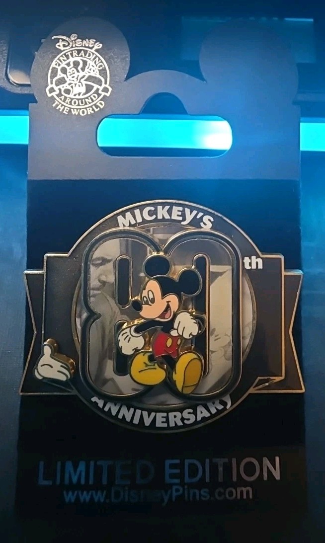 Disney Pin 65855 WDW White Glove Mickey 80th Anniversary Walt Photograph LE NOC