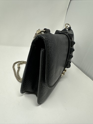 Borsa media con patta VALENTINO in pelle nera con chiusura glam - catena a tracolla in metallo - Foto 6 di 14