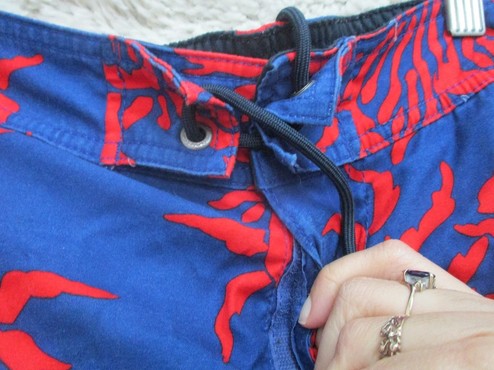 Bermuda de natação masculina média adulto azul vermelho floral bolsos M - Imagem 3 de 4