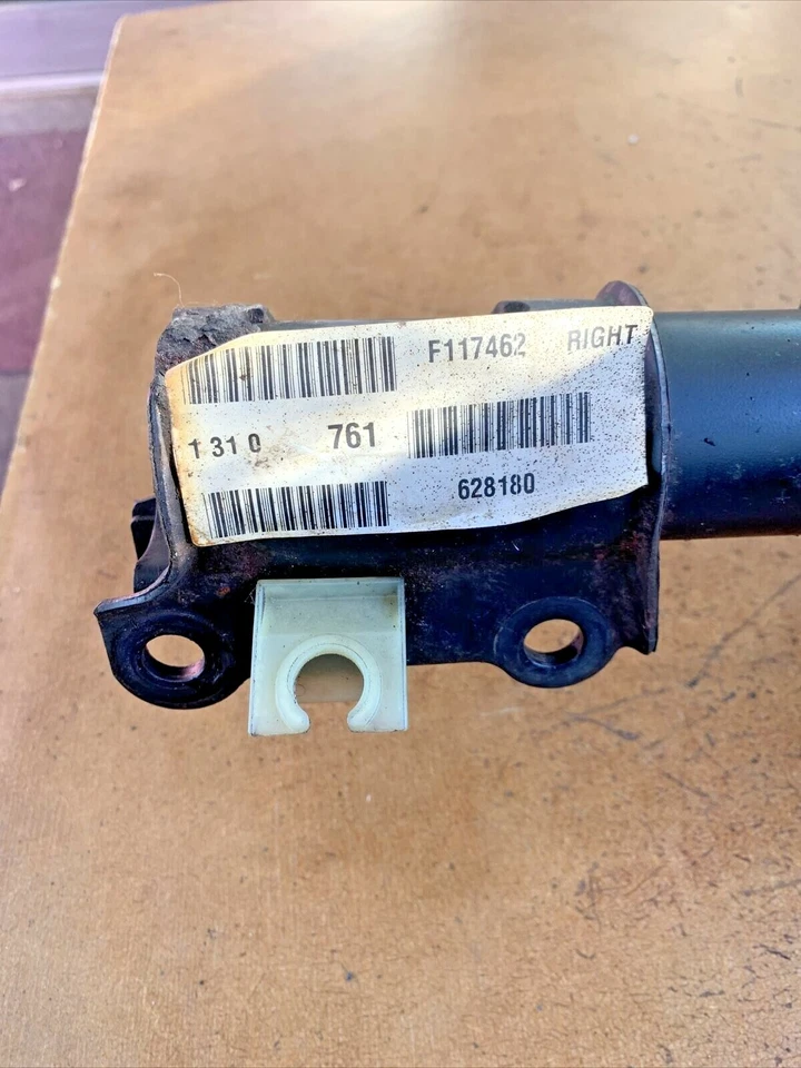 Puntal de suspensión delantero derecho lado del pasajero Volvo XC90 2003-2012 30683104 FABRICANTE DE EQUIPOS ORIGINALES Foto 3 de 4