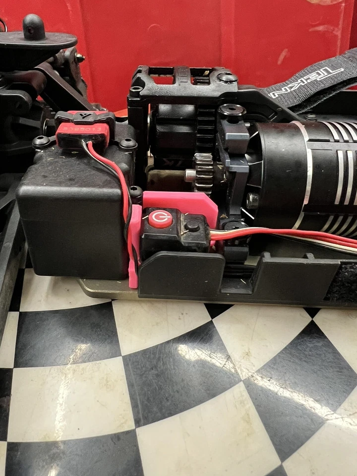 Tekno EB/ET48 2.0 / 2.1 / 2.2 Hobbywing Interruptor Montaje Foto 2 de 4