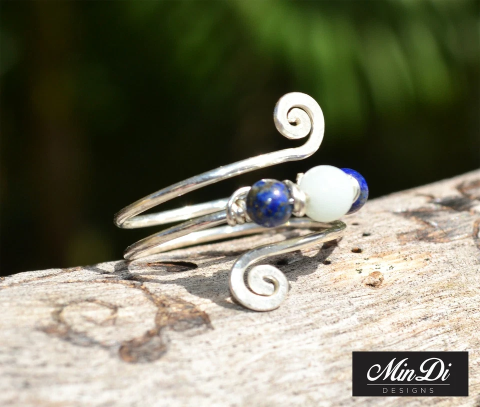 Anello a filo regolabile in argento sterling fatto a mano con lapislazzuli e ... - Immagine 4 di 4