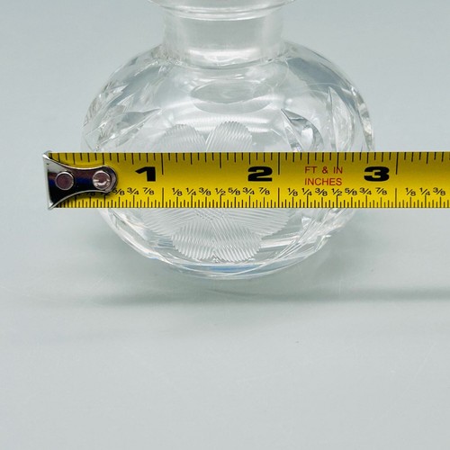 Vintage Floral and Etched Cut Glass Small Bottle and Facet Cut Stopper - Picture 9 of 9