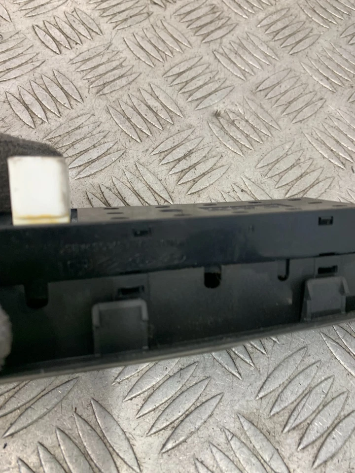 2004 HYUNDAI ELANTRA DRIVER SIDE FRONT WINDOW CONTROL SWITCH #2 - Image 4 of 4