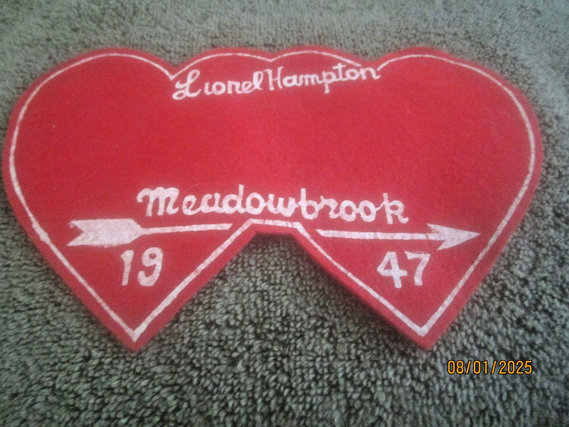 LIONEL HAMPTON - MEADOWBROOK 1947 (rare red felt concert collectible)