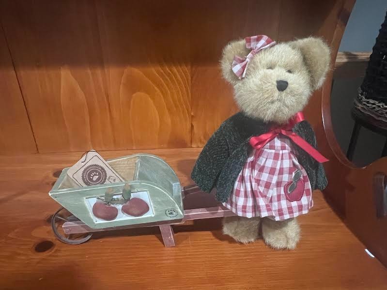 Boyds Bear Set 917441 Gala Applesmith 658105-1 Newton's Apple Wheelbarrow NWT