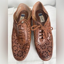 Vintage Elegant Brown Leather Cut-Out Oxfords