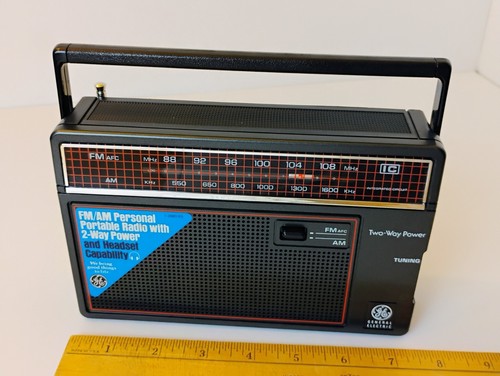 GE General Electric FM/AM Personal Portable Radio With Two Way Power 7-2660  - Picture 4 of 8