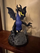 Disney: 8.5" Maleficent Dragon Q-Fig Max Elite Bridge Diorama Villains Brand New