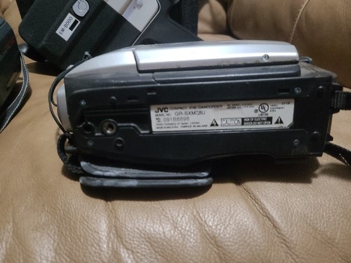Camcorder Lot JVC Super VHS 25x, Panasonic Palmcorder 150x, Super 8 Em-8000 - Picture 4 of 18
