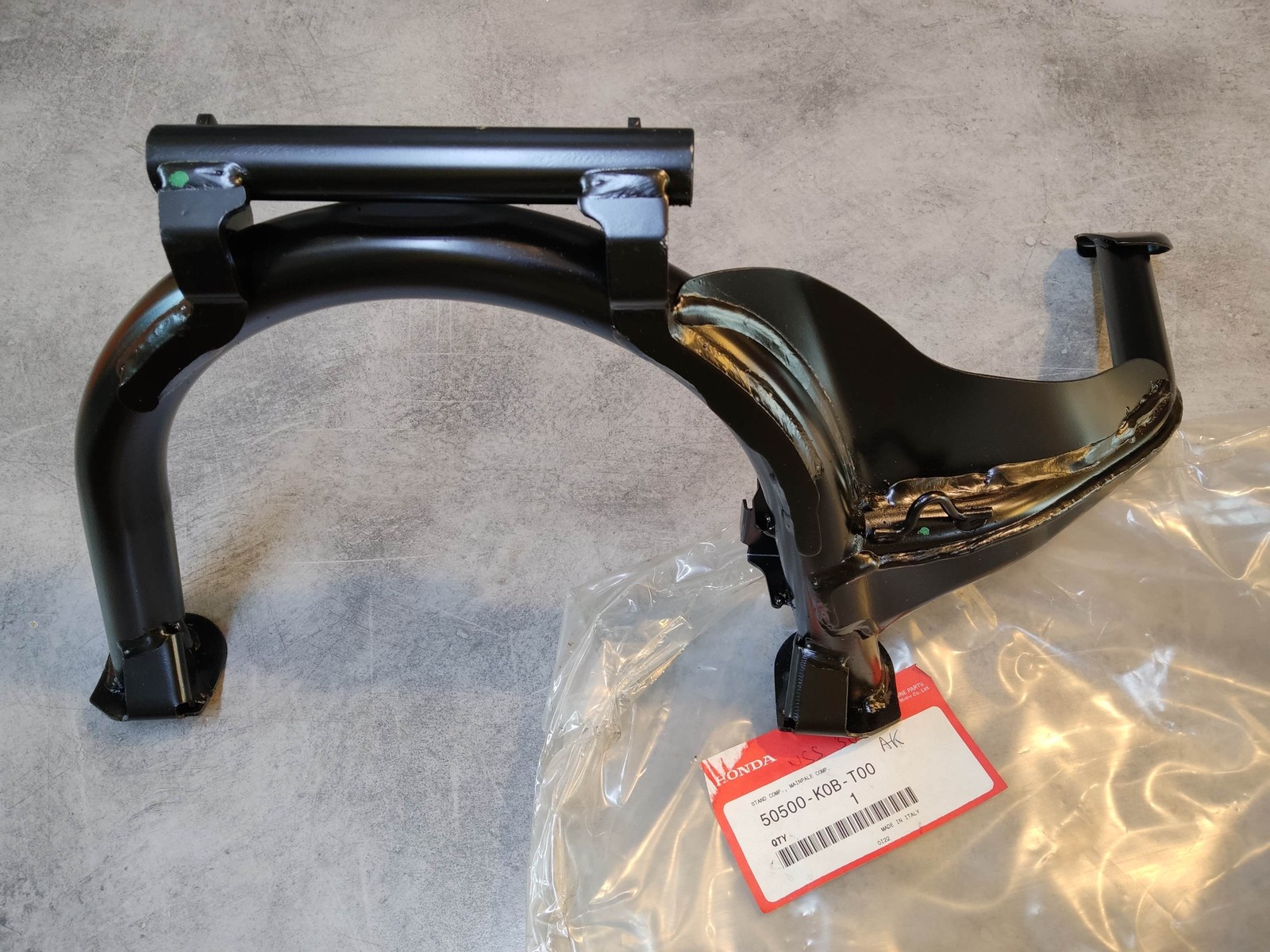 Béquille centrale Forza 300 Honda pour un levage stable et sans effort
