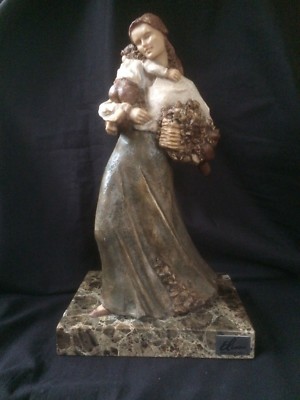 Elisa Montserrat Ribes statue : Mother and child . Limited edition