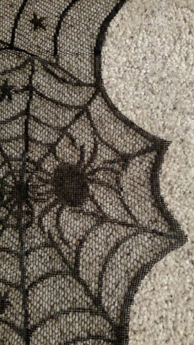 SALE! NWT DII 72 x 18" Black Lace Spiders SPIDER WEB Halloween TABLE RUNNER - Picture 5 of 10