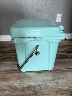 その他 YETI ROADIE 20qt (SEAFOAM) YETI Roadie 20qt in Seafoam Green – Country Club Prep