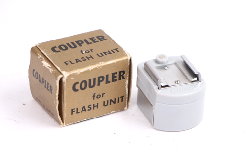 ADATTATORE PER FLASH CON SLITTA A CALDO (HOTSHOE) - Daylight ADATTATORE PER FLASH CON SLITTA A CALDO (HOTSHOE) - Daylight