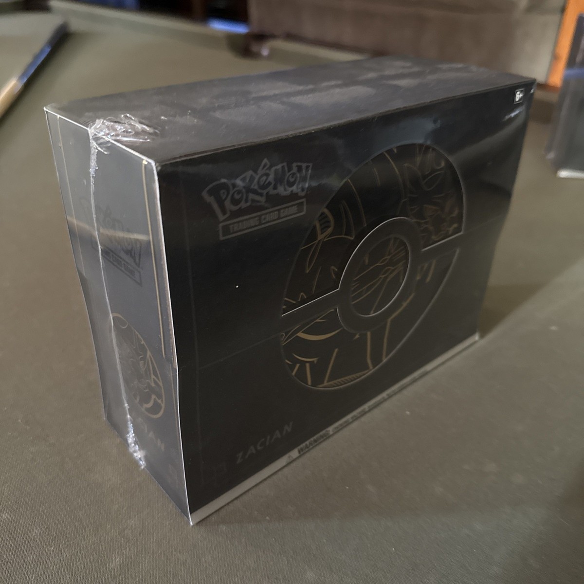 Pokémon TCG Sword & Shield Elite Trainer Box Plus Zamazenta Card