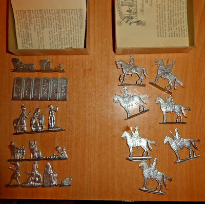 Berliner Zinnfiguren Tin Flats Toys German women life  & CALVARY  Figures Lot