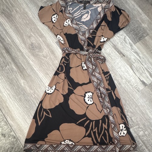 BCBGMAXAZRIA S Floral Wrap Dress V-Neck Short Sleeve Belted Brown Black